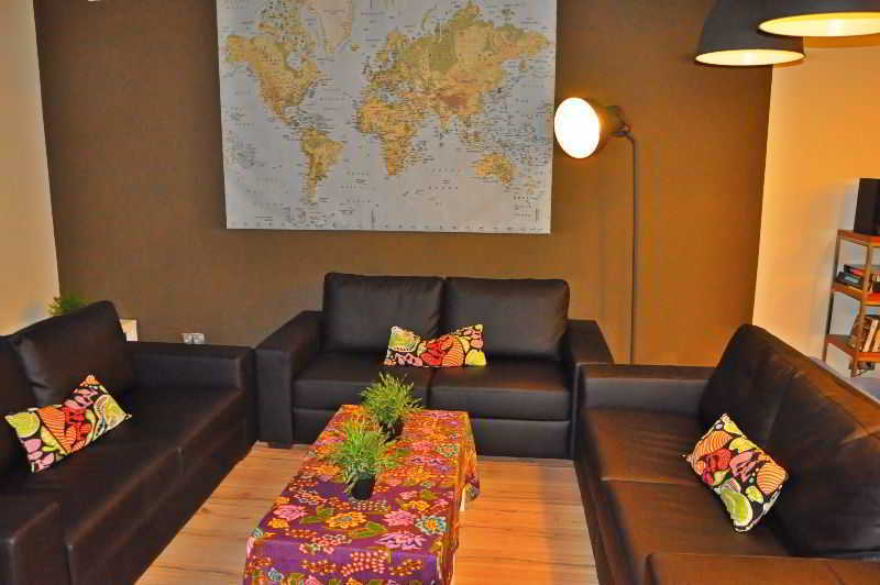 Gracia City Hostel Barcelona Buitenkant foto The common room at the hostel