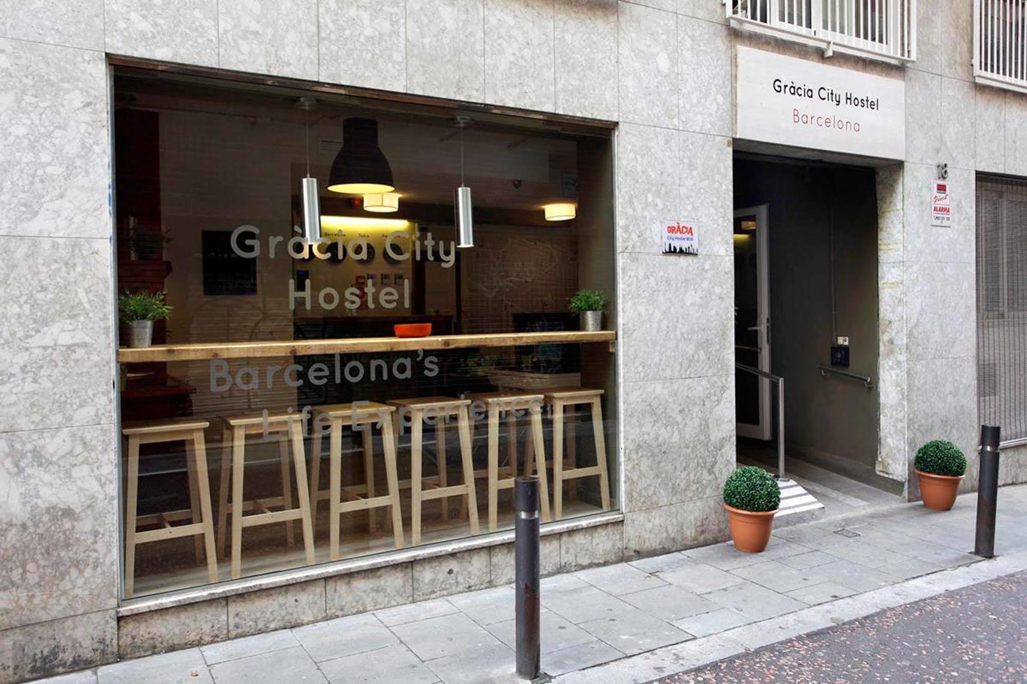 Gracia City Hostel Barcelona Buitenkant foto Hostel in Barcelona