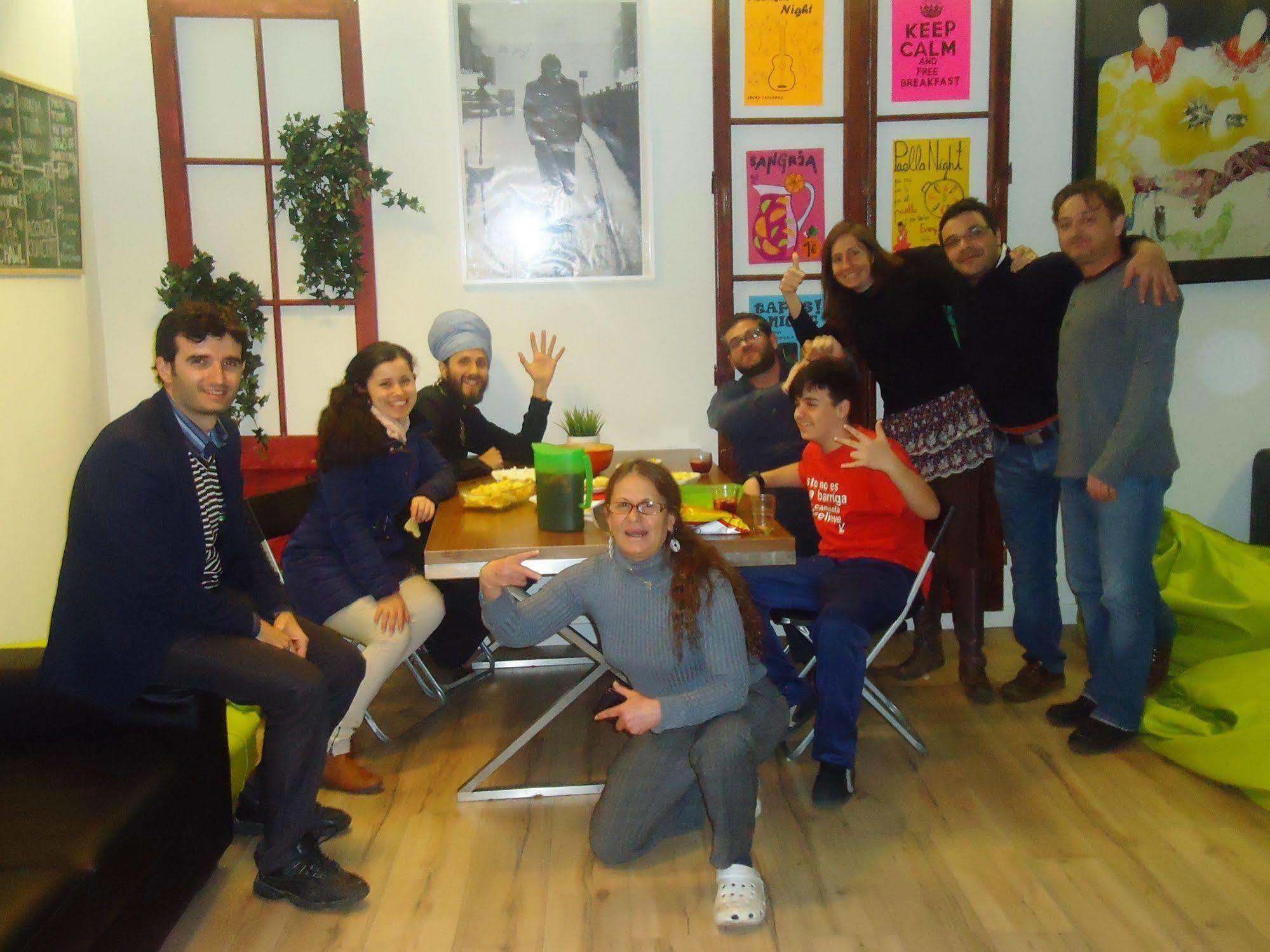 Gracia City Hostel Barcelona Buitenkant foto The staff of the Centre for Media and Communication Studies
