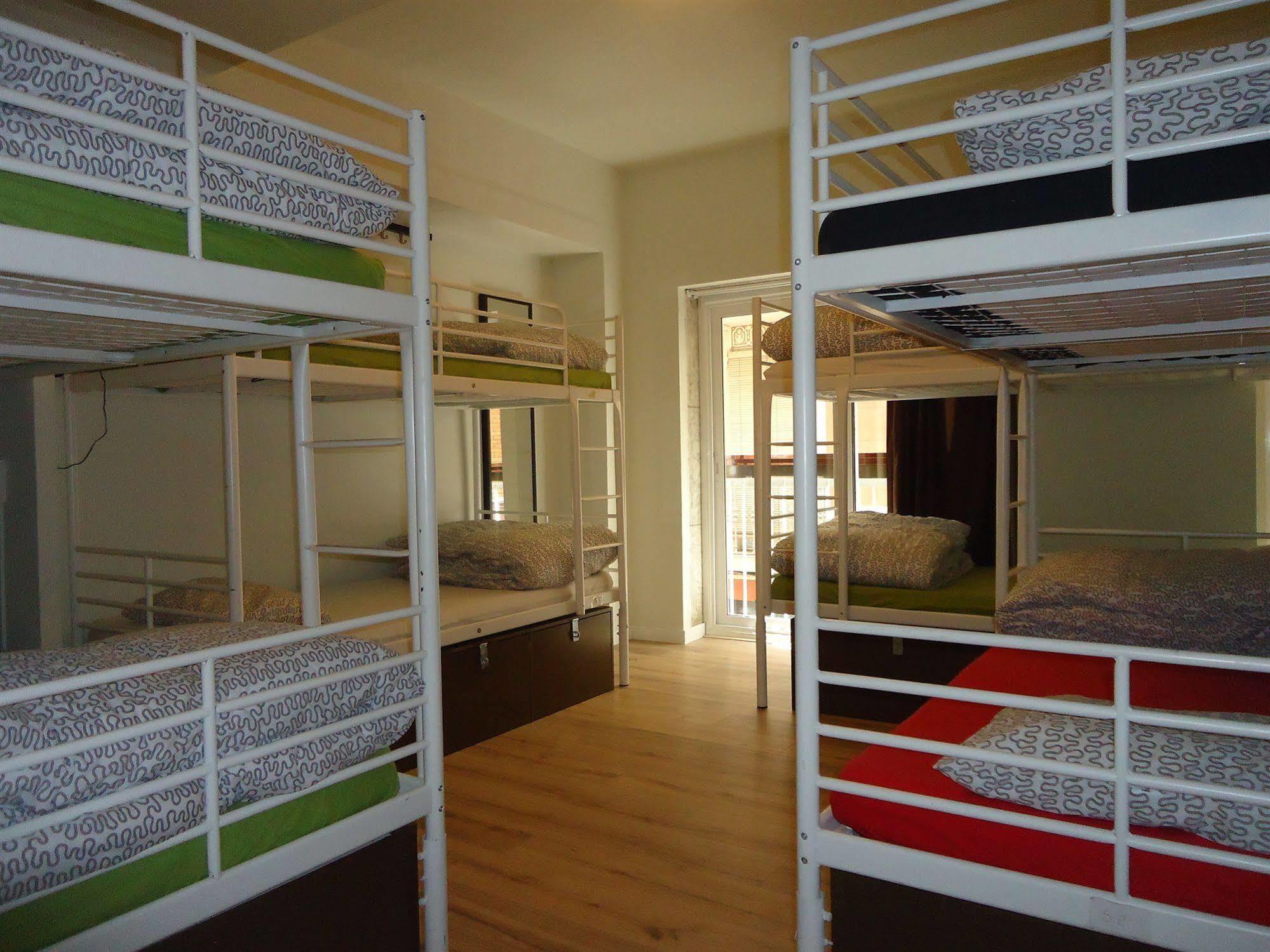 Gracia City Hostel Barcelona Buitenkant foto Hostel in Barcelona