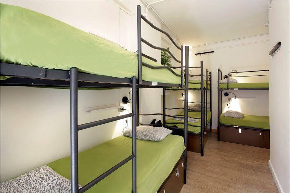 Gracia City Hostel Barcelona Buitenkant foto Hostel in Barcelona